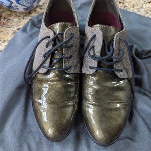 Lace up dress shoes